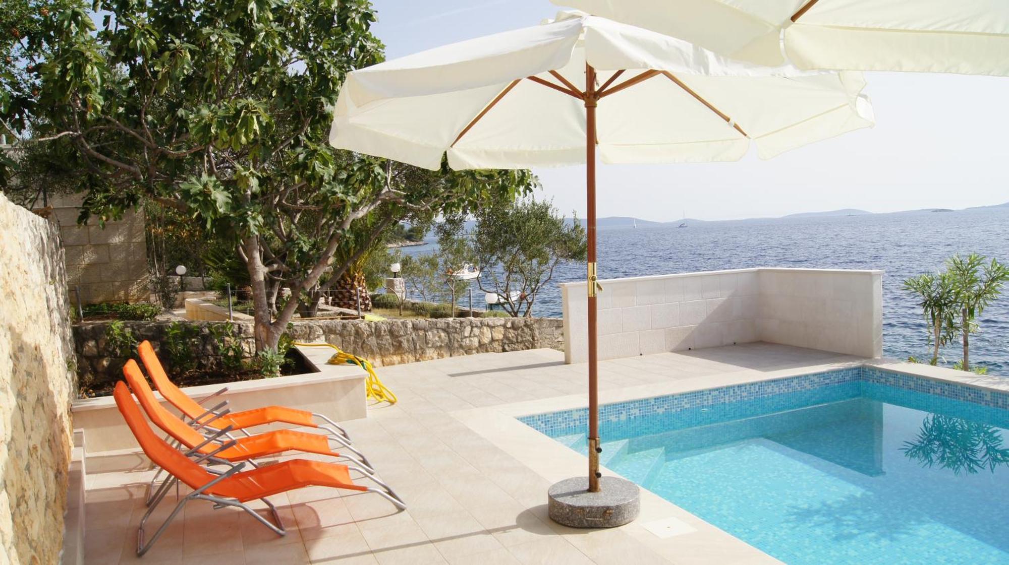 Apartments Niana With Heated Seawater Swimingpool Donji Okrug  Exterior photo